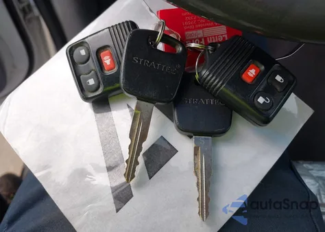 2001 Ford F-150 King Ranch Edition/Lariat/Xlt z USA, uszkodzony, nr VIN 1FTRW08LX1KD63352